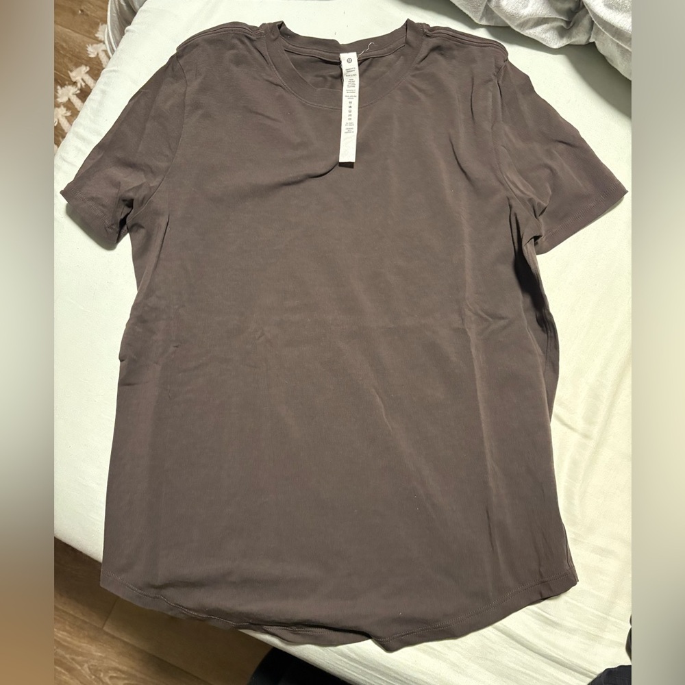 Lululemon Tee- 6 - Picture 2 of 3